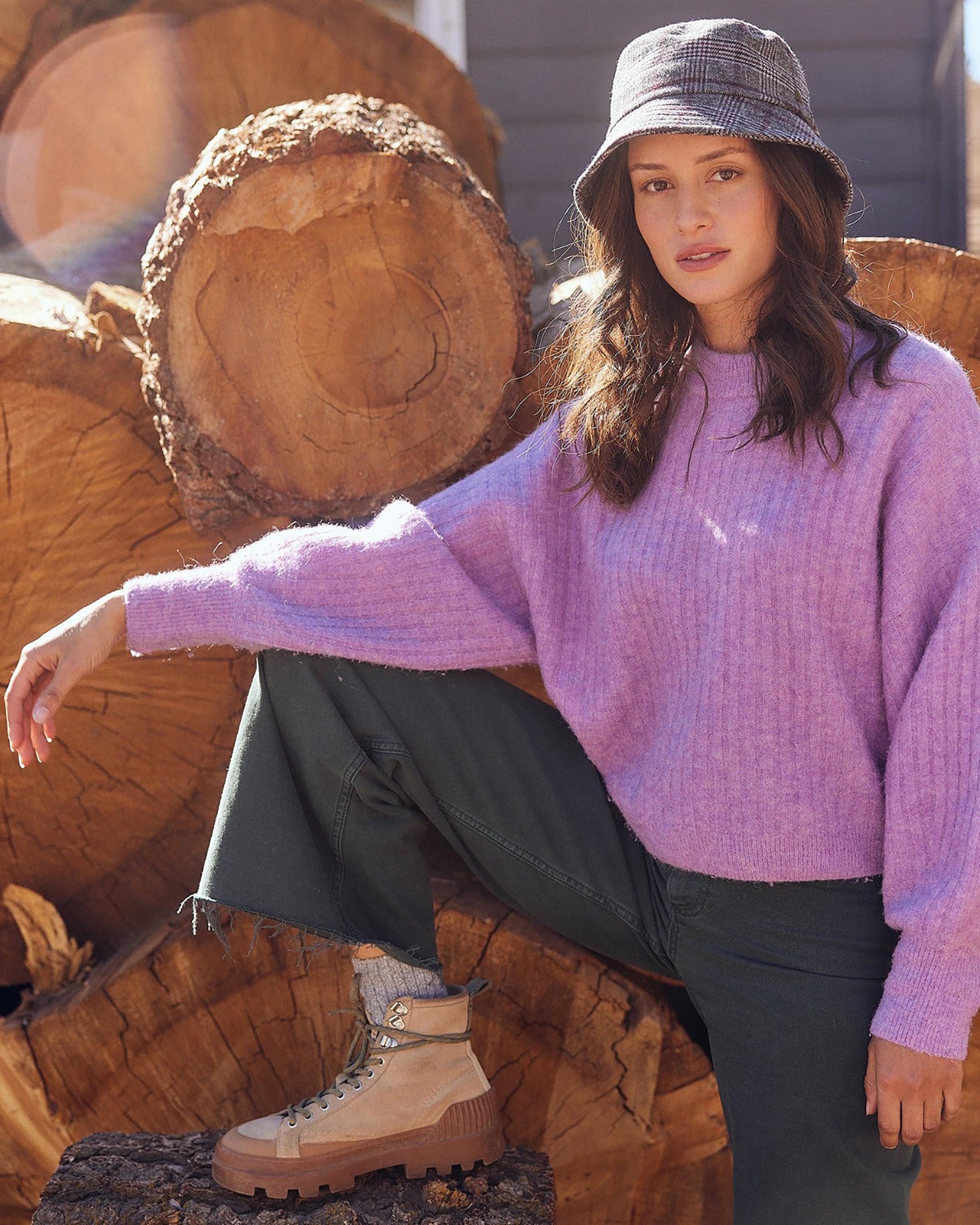 Hemlock female model looking straight wearing Gable Wool Bucket Hat in Grey and Burgundy