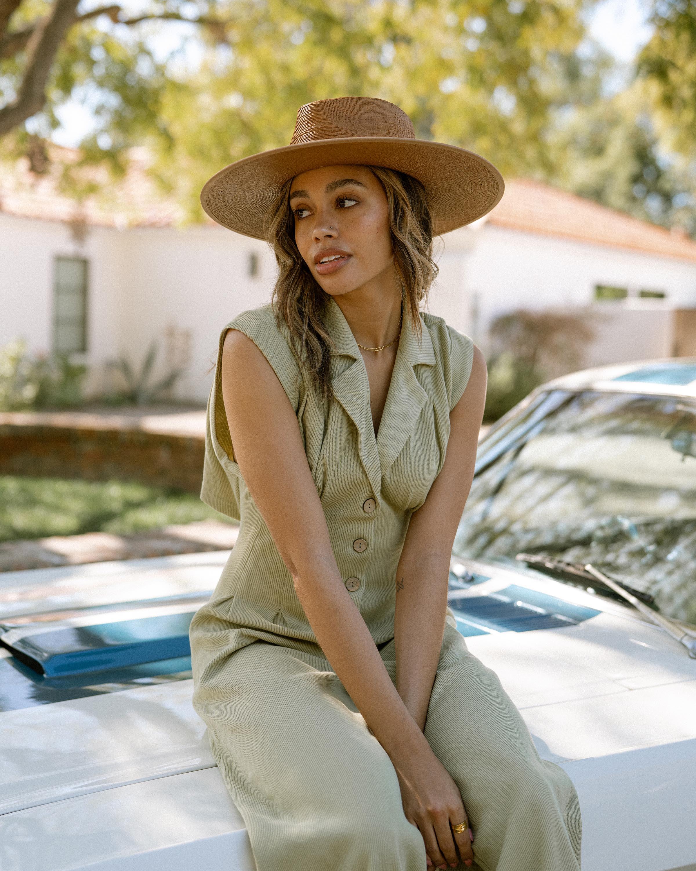 Hemlock female model looking left wearing Cruz Straw Fedora in Saddle