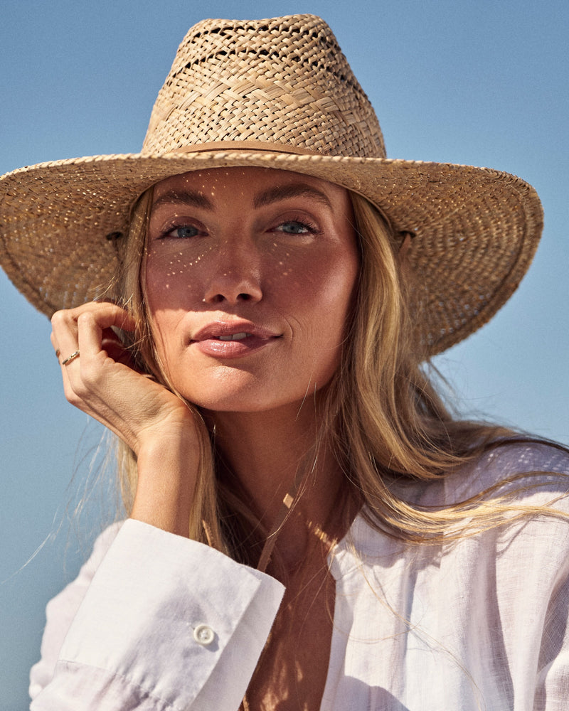 Hemlock female model wearing the Grandview Straw Hat in Natural close up