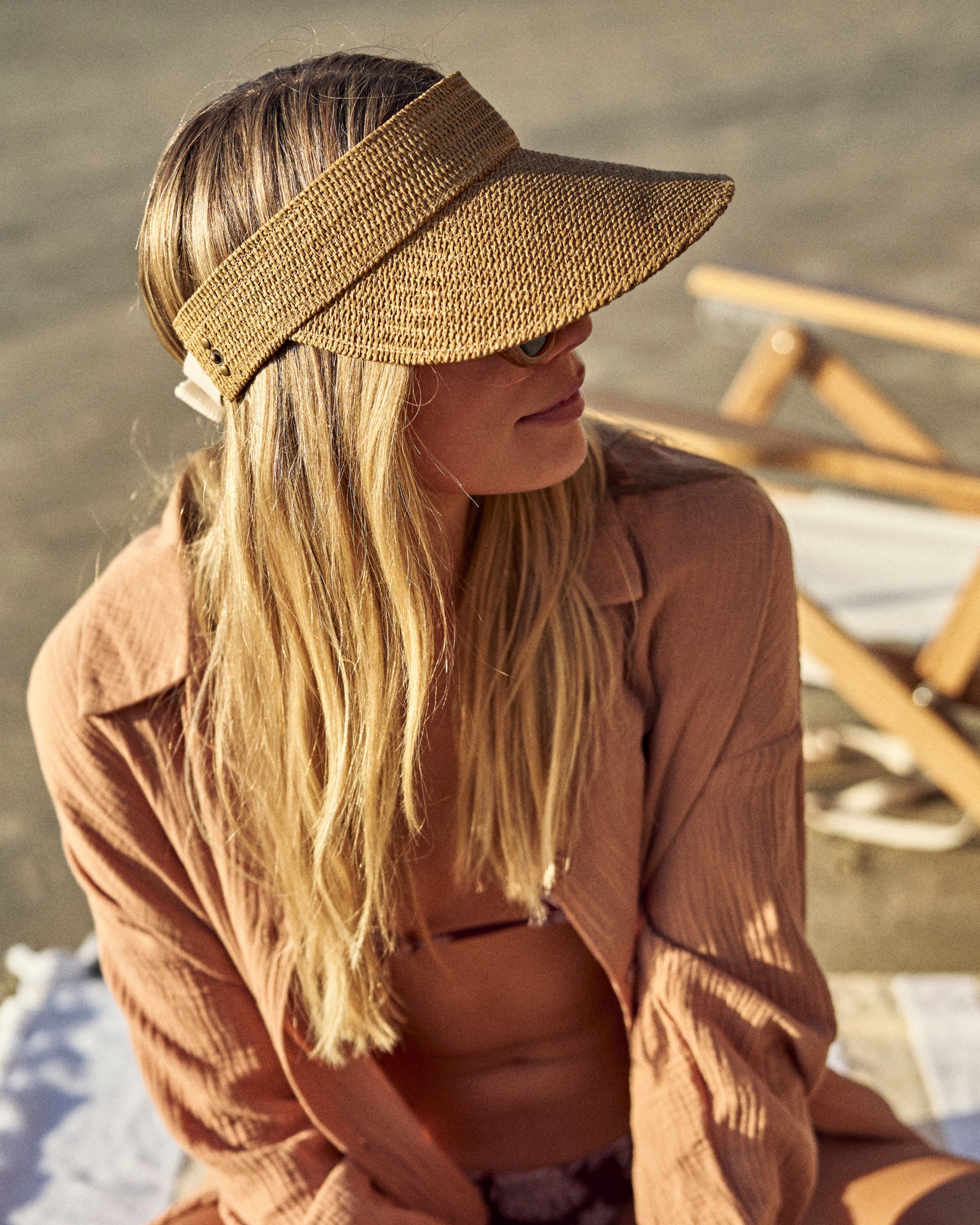 hemlock female model wearing the perla packable visor in tan